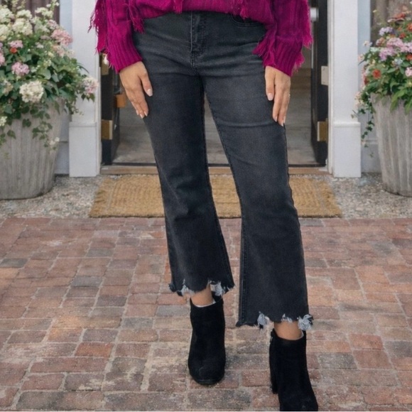Anniewear Denim - Anniewear Stylish Black Frayed Hem Cropped Jeans